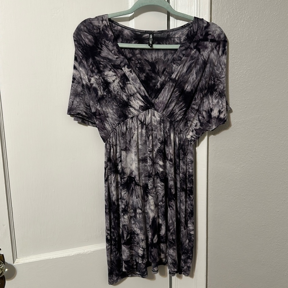 lock & Love tunic length tie dye top